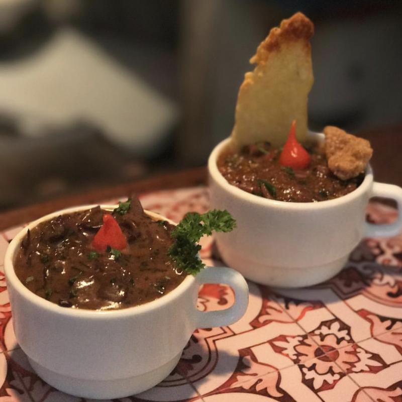 Polenta Cremosa ao Ragu de Cogumelos Trufado