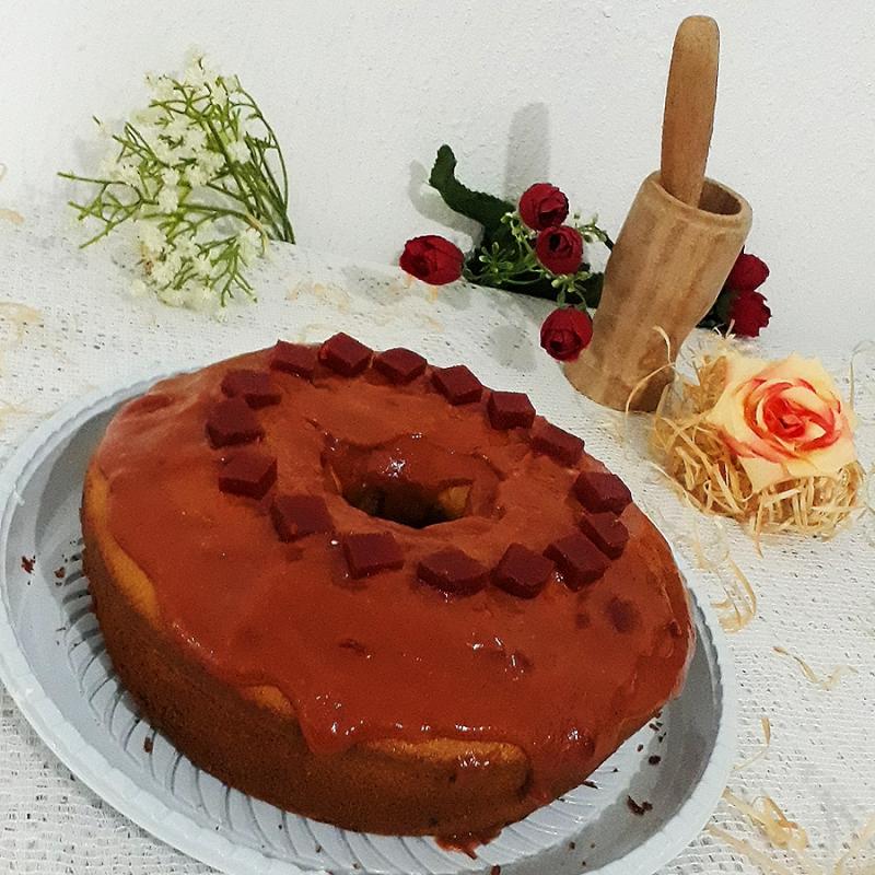 Bolo de fubá com cobertura
