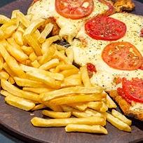 Milanesa napolitana de pollo con fritas
