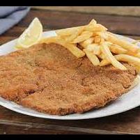 Milanesa común con guarnición
