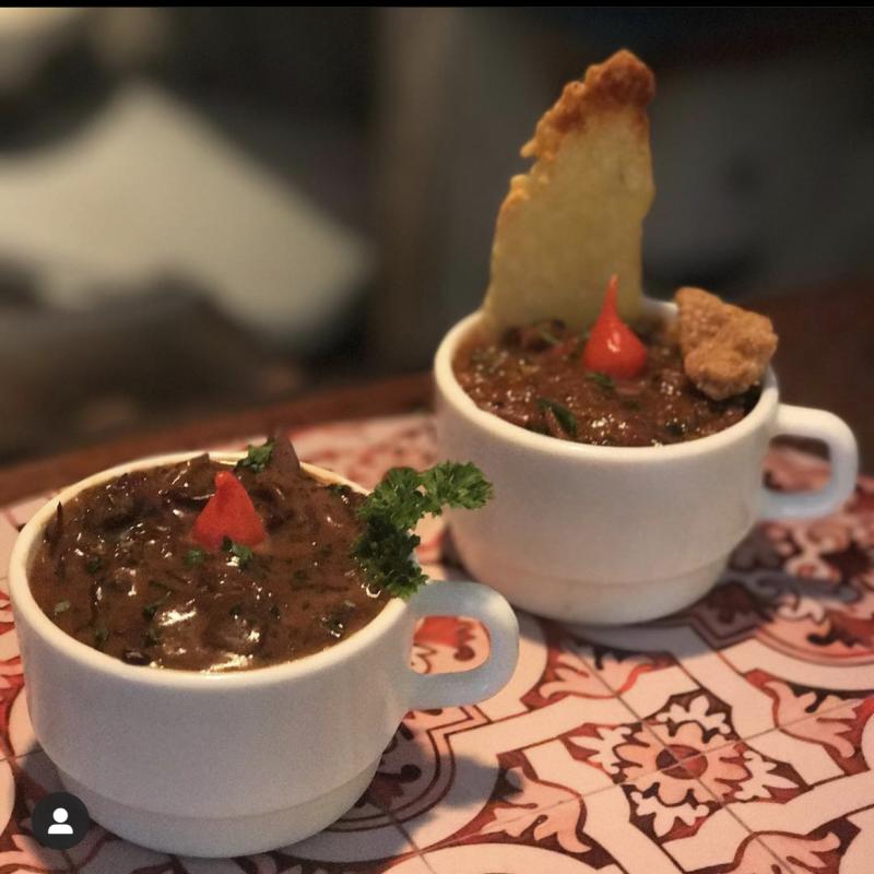 Polenta Cremosa com Ragu de Rabada