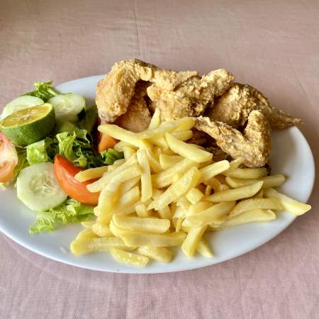 52- Diez Alitas Pollo Fritos Con Papas Ensaladas