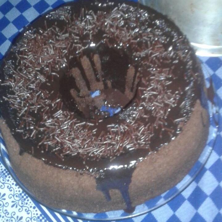 Bolo de chocolate com cobertura