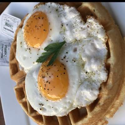 Wafles +2 ingredientes (huevo,Fruta,Nutella, platano,cajeta,nuez,caramelo,Fresas)