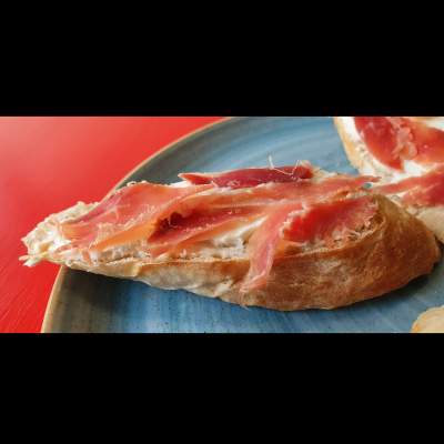 5 "bruschette" Jamón Serrano