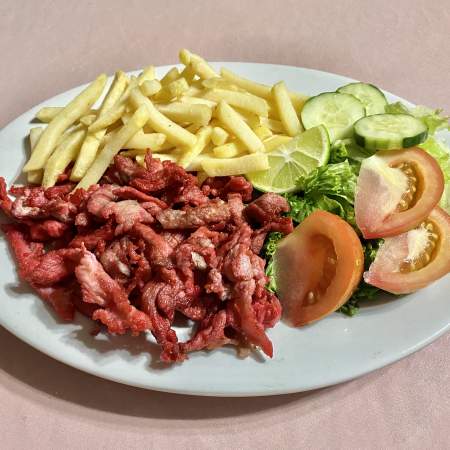 58- Lechón Asado Con Papas Ensaladas
