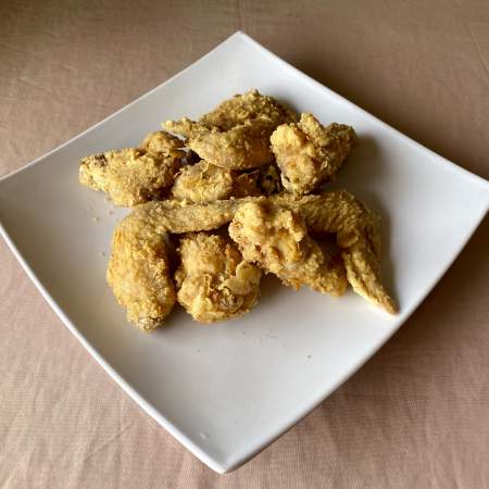 4- Alita pollo fritos ( 5 unidades)
