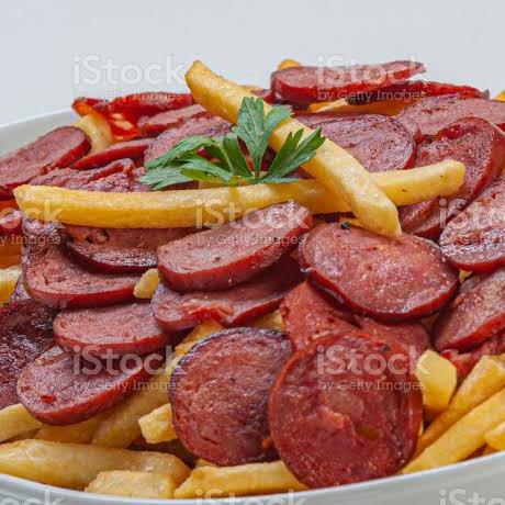 Calabresa com fritas.