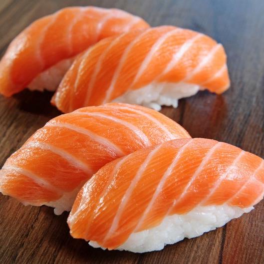 Niguiri Salmão (2 peças)