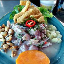 Ceviche de Pescado con Chicharron de Pota