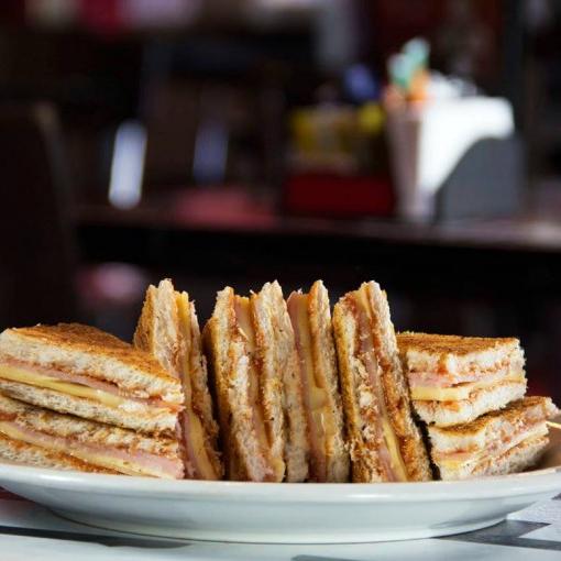 𝐂𝐀𝐑𝐋𝐈𝐓𝐎 𝐐𝐔𝐄𝐒𝐎 𝐀𝐙𝐔𝐋