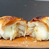 Empanada de cebolla y queso