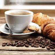 Café, té y 3 bocadillos.