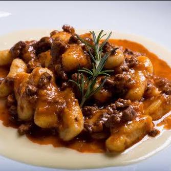 Gnocchi ao Ragú de Mignon / Fonduta de Queijo