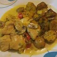 Pollo al champiñon con papas cubeteadas