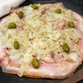 Pizza de Panceta y cebolla caramelizada
