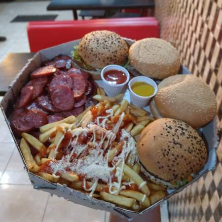 QUARTETO COM BATATA E CALABRESA