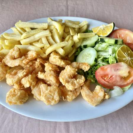 71- Camarón Empanizado Con Papas Ensaladas