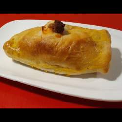 pan relleno boloñese