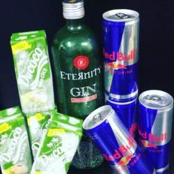 Combo Gin Eternity com RedBull