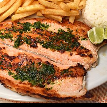 Salmón al Mojo de Ajo