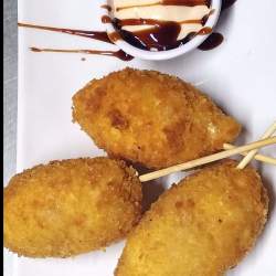 Brochetas de camarón y queso philadelphia
