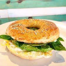 Bagel de Omelette de espinacas