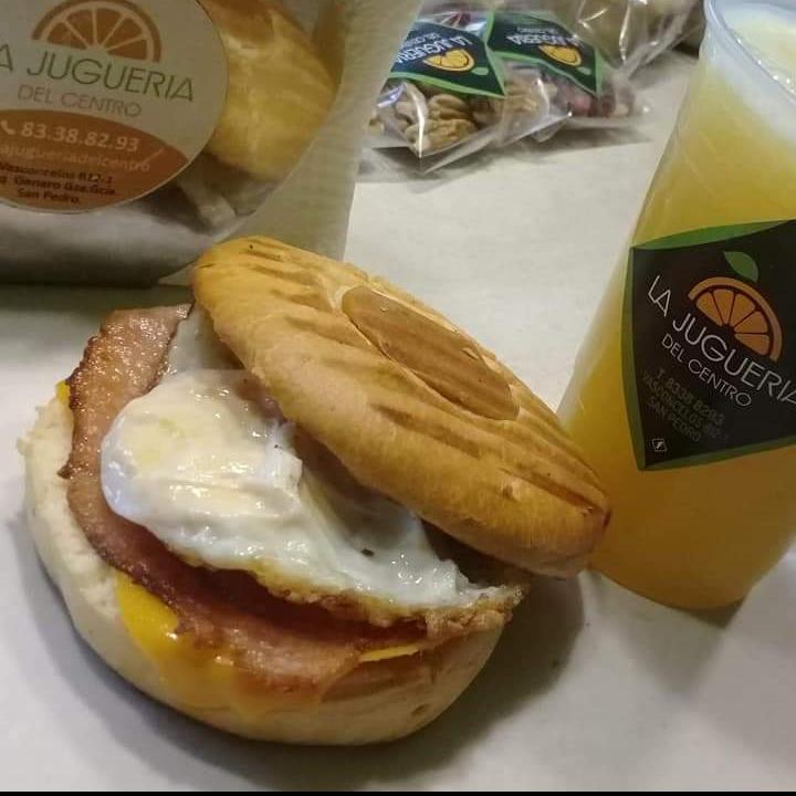 Bisquet huevo y tocino