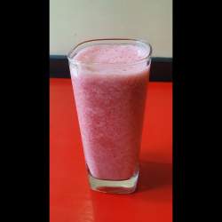 jugo natural frutos rojos agua