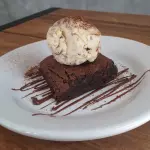 Brownie chocolate 50% com sorvete
