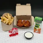 Nuggets+ papas+ jugo+ juguete
