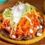 SOPE DE TINGA DE CARNE CON QUESO