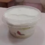 BOLO NO POTE NINHO COM MORANGO
