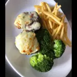 ESCALOPE COM CROSTA DE PARMESÃO