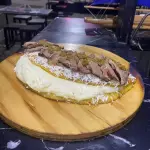 Cachapa carne llanera