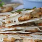 Quesadilla de camarón salsa Blanca