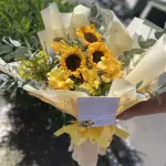 ✨ Três GIRASSÓIS e Astromelias -