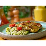 Filé de sobrecoxa de frango com penne ao molho de espinafre