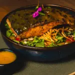 ENSALADA TIBIA DE SALMÓN Y MARACUYA