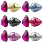 PLUG VERMELHO COM PEDRA DE CORAÇÃO - HARD