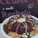 Bolo vulcão de açaí