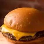 BURGER SOLO CON CHEDDAR