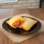 pastel calabresa, catupiry e cheddar