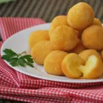 Mini Bolinha de Queijo