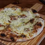 Pizza Mozzarella y Provolone