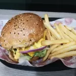 HAMBURGUESA CLASICA