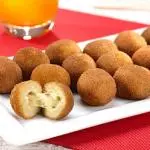 Bolinha de queijo coquetel