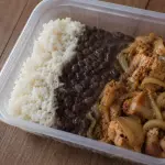 Arroz com Feijão e Isca de frango
