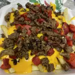 Papas queso bisteck y salchicha