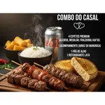 Combo Casal: 4 Espetinhos Premium + 2 Refrigerante + Farofa Crocante